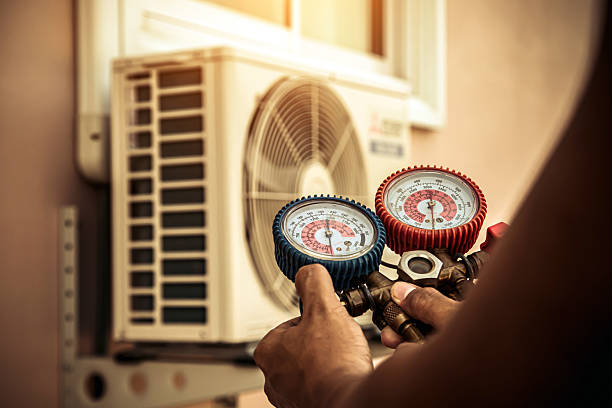 Professional Hvac technician working in Woodbury Heights, NJ